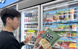 "장보기 수요 잡는다"…GS25, 냉동간편식 상시 반값[only이데일리]