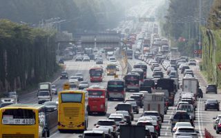 ‘민족 대이동’ 시작…설 전날 고속도로 곳곳 정체