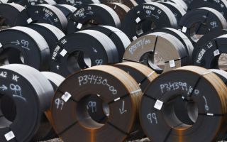 지지율 하락 겁났나…"트럼프, 철강·알루미늄 관세 완화 검토"