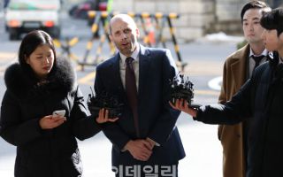 조국혁신당 “쿠팡 로저스 66억원 주식 보상, 오만한 처사”