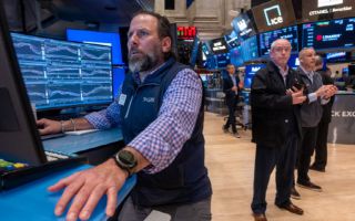 유가 90불 돌파·美고용 충격 겹쳤다…나스닥 1%↓