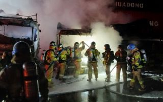 인천 송도 물류센터 주차장 화재...트레일러 3대 전소