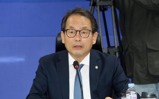 민주 “국힘 조정훈 금품·책 강매 의혹, 사실관계 밝혀야"