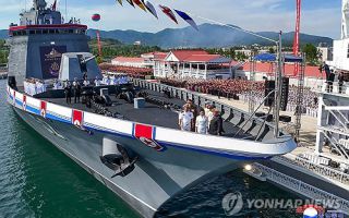 3주만에 물에서 건져 진수까지 한 北구축함…"장비 작동 의문"