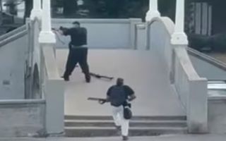 "시드니 총기 난사 사망자 11명으로 늘어…29명 부상" < AP>