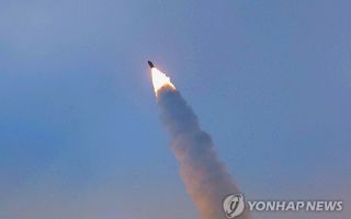 北 "어제 극초음속 미사일 발사훈련…김정은 참관"