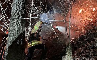 "추락 전투기 조종사, 낙하산에 걸려있는 상태로 의식상태 양호"