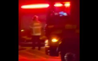 서울 송파 방이동 아파트 화재 진압 중..."심정지 2명 이송"