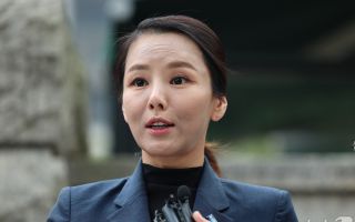 '처남댁' 강미정 탈당…"성비위 피해자 절규 외면, 조국 입장도 안내"(종합)