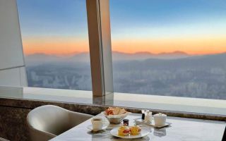 “붉은 말의 기운 담은 칵테일부터 79층 일출 조식까지”... 호텔가 신년 특수 ‘활짝’