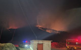 경주서 잇따라 산불, 이틀째 진화 계속…헬기 34대 투입