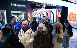 “외국인 관광객 맞이 총력”…면세점 3사 외국인 잡기 위해 각개전투