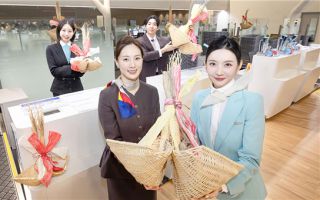 “인공눈물 대신 안경 씁니다”… 대한항공, 승무원 ‘안경 자율화’ 전격 시행