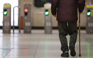노인 기초연급 대상 축소 검토…고령화에 재정 부담