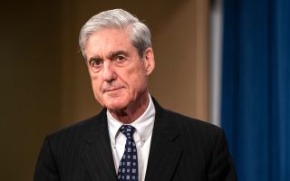 ‘저격수’ 특검 부고에… 트럼프 “기쁘다” 논란