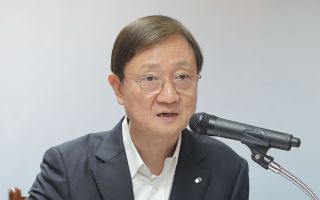 아파트 팔고 ETF 샀던 금감원장…재산 407억원으로 ‘훌쩍’