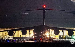 오산 떠난 美수송기 이미 대서양 건너… 미사일 재배치 시작된듯