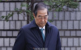 윤 전 대통령 '사형 구형' 이튿날…한덕수, 호텔·돈가스집서 '여유' 논란
