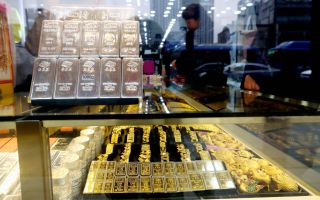 새 연준 의장 지명에 금 11%·은 31% 폭락…“이건 미친 짓”