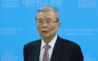 김종인 "李대통령 업무보고 생중계, 실수도 가끔 하더라"