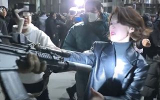 12·3 계엄군 총구 잡았던 안귀령 "엄마한테 크게 혼났다"