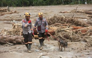 홍수 때문에…'출장' 간다던 남편, 여성과 고립돼 불륜 들통