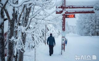핀란드, 창문 없는 지하실서 20년 넘게 살던 80세 남성 구조