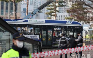 서대문역 버스 사고 13명 부상…운전자 "브레이크 작동 안 해"(종합2보)