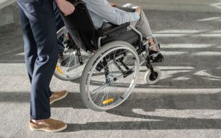 "숨진 아내 휠체어 태워서"…비행기 타려던 남편 '체포'