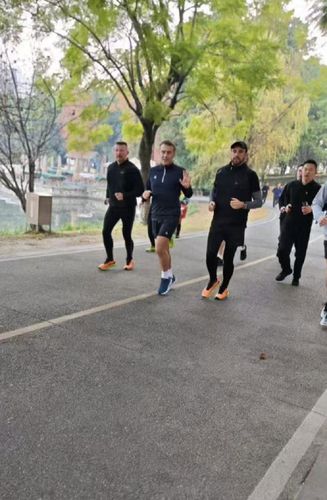 중국 청두에서 조깅하는 에마뉘엘 마크롱 프랑스 대통령 [웨이보 캡처. 재판매 및 DB금지]