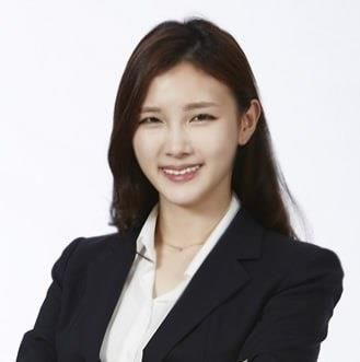 SK그룹 오너가 3세이자 최태원 SK그룹회장 장녀인 최윤정(34) SK바이오팜 전략투자팀장이 오는 7일 정기 인사에서 신규 임원으로 승진할 것으로 알려졌다. [사진출처 = 연합뉴스]