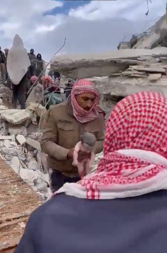 시리아 폐허더미에서 태어난 아기[트위터 캡처. 재판매 및 DB 금지]