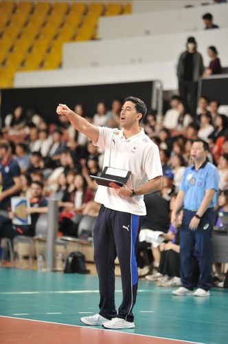 작전 지시하는 라미레스 감독[대한배구협회 제공. 재판매.DB  금지]