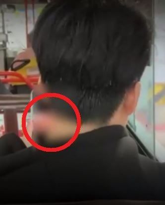 지난 15일 오후 4시 30분께 전라남도 순천시 내 한 시내버스에서 한 남성 승객이 자리에 앉은 채 대놓고 음란 동영상을 시청했다. [사진 출처=YTN 캡처]