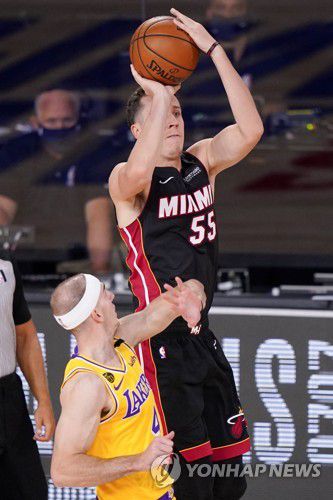 마이애미 로빈슨의 슛[AP=연합뉴스]