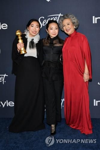 영화 '페어웰'의 배우 아콰피나와 룰루 왕 감독, 배우 자오수전(왼쪽부터)[게티이미지 AFP=연합뉴스]