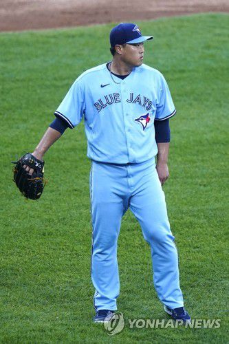 홈런 허용한 류현진(시카고 AP=연합뉴스) 토론토 블루제이스 1선발 류현진이 11일(한국시간) 미국 일리노이주 시카고의 게런티드 레이트 필드에서 열린 2021 미국프로야구 메이저리그 시카고 화이트삭스와의 방문 경기에 선발 등판해 1회 야스마니 그란달에게 홈런을 허용한 뒤, 허탈한 표정을 짓고 있다.