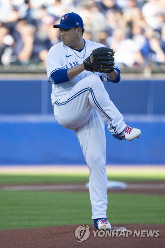 류현진의 역투(버펄로 USA투데이스포츠/로이터=연합뉴스) 토론토 블루제이스 좌완 선발 류현진이 16일(한국시간) 미국 뉴욕주 버펄로 세일런 필드에서 열린 메이저리그 뉴욕 양키스와의 홈경기에 선발 등판해 역투하고 있다.