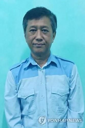 미얀마 군사공보팀이 21일 배포한 반체제 인사 초 민 유의 사진[AFP=연합뉴스 재판매 및 DB 금지]