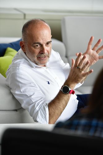 연합뉴스와 인터뷰하는 '원자폭탄'의 저자 로랑 프레데릭 볼레[부천국제만화축제 촬영. 제공]