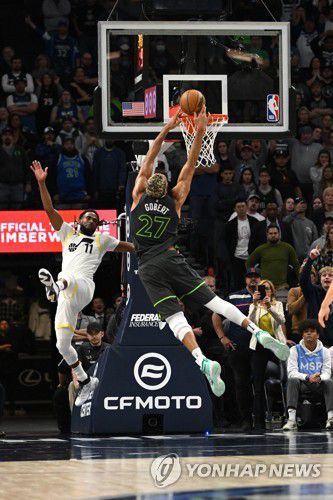 덩크 시도하는 뤼디 고베르[USA TODAY Sports=연합뉴스]