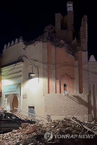 마라케시 건물이 파손된 모습. Michaël Bizet가 AFPTV에 제공한 영상 캡처본 [AFP=연합뉴스 재판매 및 DB 금지]