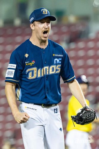 타자를 잡고 환호하는 에릭 페디[NC 다이노스 제공. 재판매 및 DB 금지]