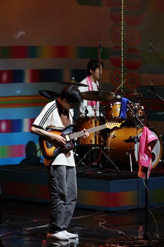 전주세계소리축제 무대에 선 글랜체크(전주=연합뉴스) 나보배 기자 = 전주세계소리축제 둘째 날인 15일,한국소리문화전당 야외공연장에서 '글랜체크'가 공연하고 있다. 2024.8.16