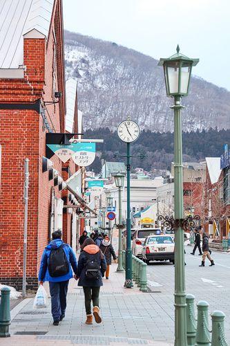 하코다테의 창고 쇼핑몰 '가네모리 아카렌가' 앞 거리 [사진/권혁창 기자]