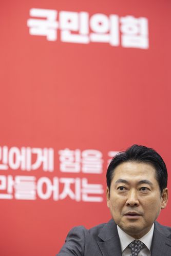 연합뉴스와 인터뷰하는 국민의힘 장동혁 대표    (서울=연합뉴스) 황광모 기자 = 국민의힘 장동혁 대표가 지난 5일 국회 내 대표실에서 연합뉴스와 가진 인터뷰에서 향후 정국 전망과 당 운영 방안에 대해 말하고 있다. 2025.9.7     hkmpooh@yna.co.kr