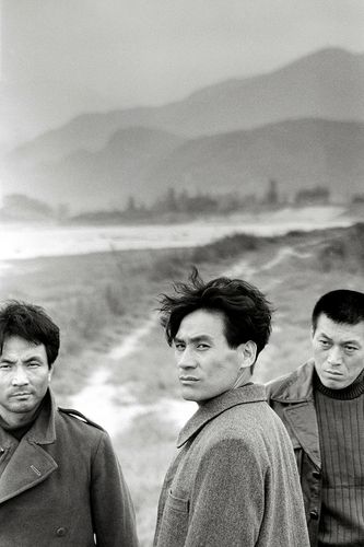 영화 '태백산맥' 속 안성기영화 태백산맥 속 안성기(가운데)와 김명곤(왼쪽), 김갑수(오른쪽). 구본창 작가가 안성기의 모습 중 가장 인상 깊은 사진으로 꼽았다. [구본창 작가 제공. 재판매 및 DB 금지]