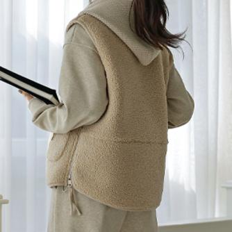 어디든 찰떡 매치!\n보온 BEST 조끼