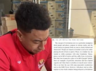 대한민국 수능 문제를 푸는 린가드. <사진 = FC서울>