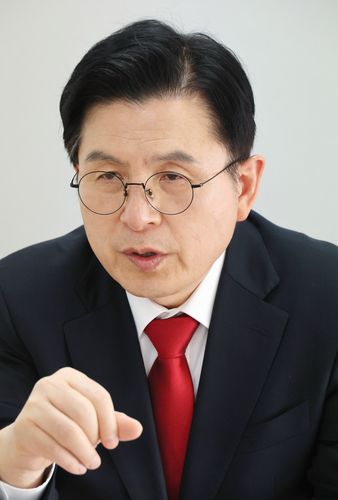 연합뉴스와 인터뷰하는 황교안 당 대표 후보(서울=연합뉴스) 이정훈 기자 = 국민의힘 황교안 당 대표 후보가 서울 여의도 사무실에서 연합뉴스와 인터뷰하고 있다. 2023.2.20     uwg806@yna.co.kr